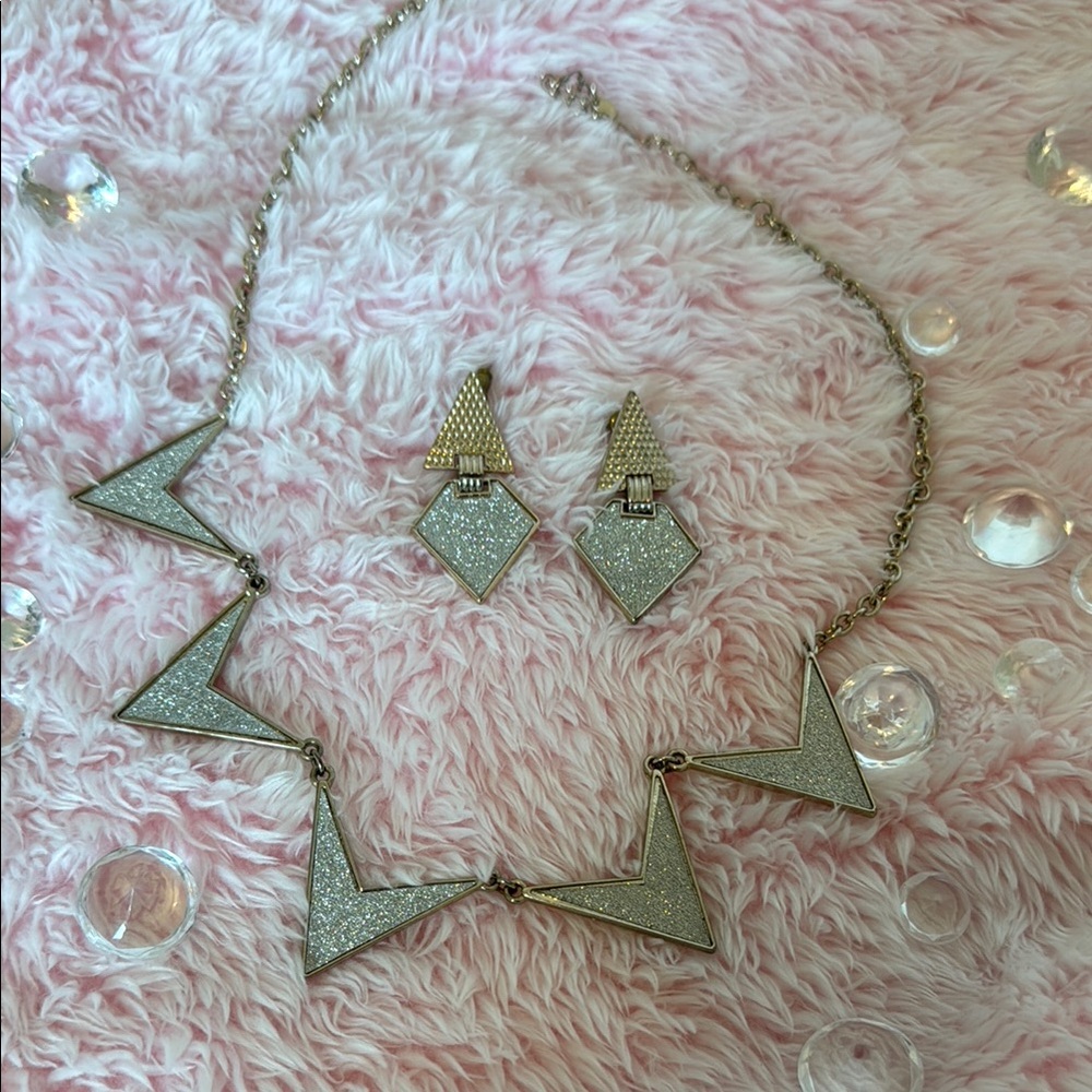 Elegant Gold Necklace and Earring Set